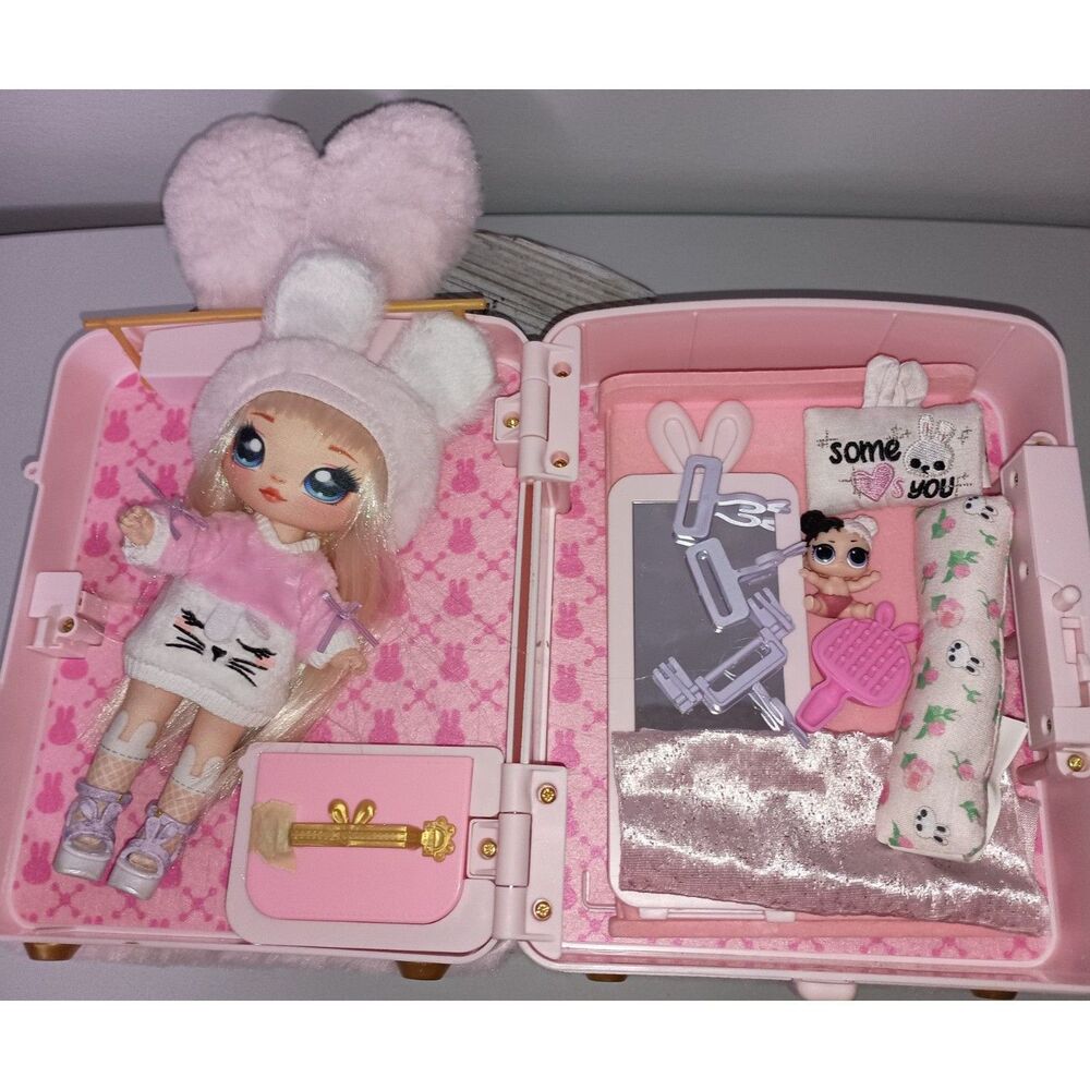 MGA: Na Na Na Surprise 3-in-1 Backpack Bedroom Pink Bunny Playset/Audrey/2 Dolls - Picture 3 of 11